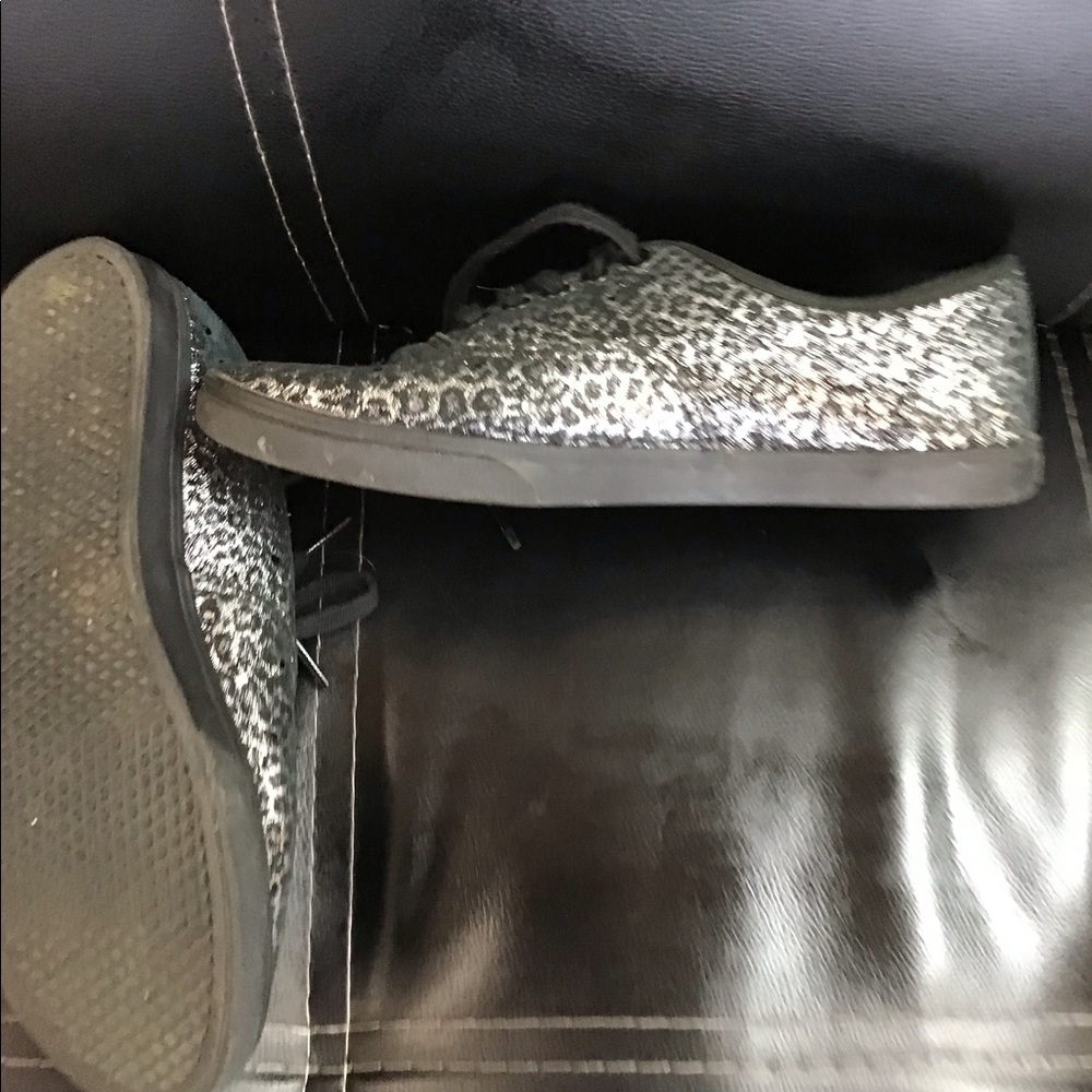 Vans - Picture 5 of 5